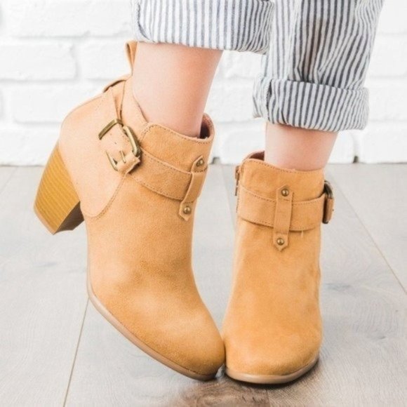 Tan buckle suede block heel ankle bootie - Picture 2 of 6